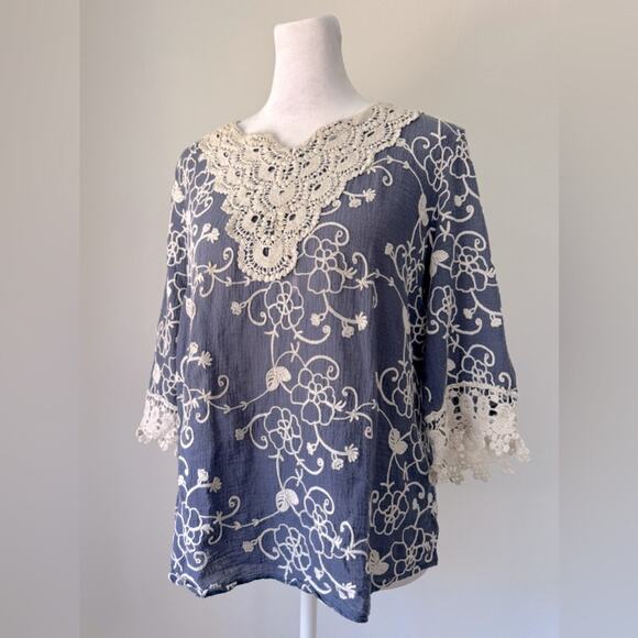 Lauren Michelle Blue & Cream Embroidered 3/4 Sleeve Blouse - Picture 1 of 8